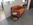 Un canapé et une petite table pour faire une pause confortable à Coworkynéo